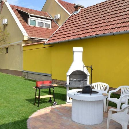 Liliom Apartman Gyula Zewnętrze zdjęcie