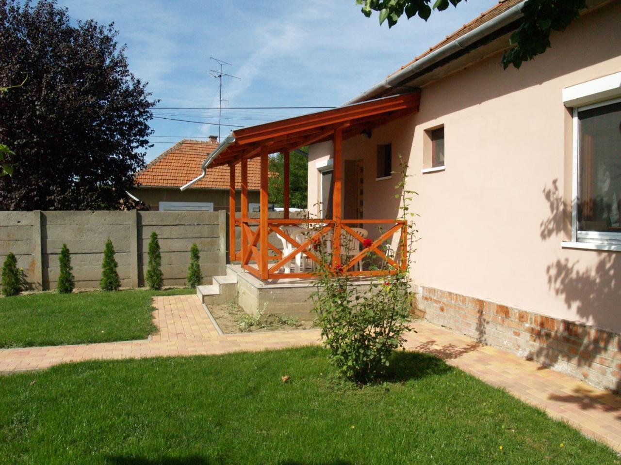 Liliom Apartman Gyula Zewnętrze zdjęcie