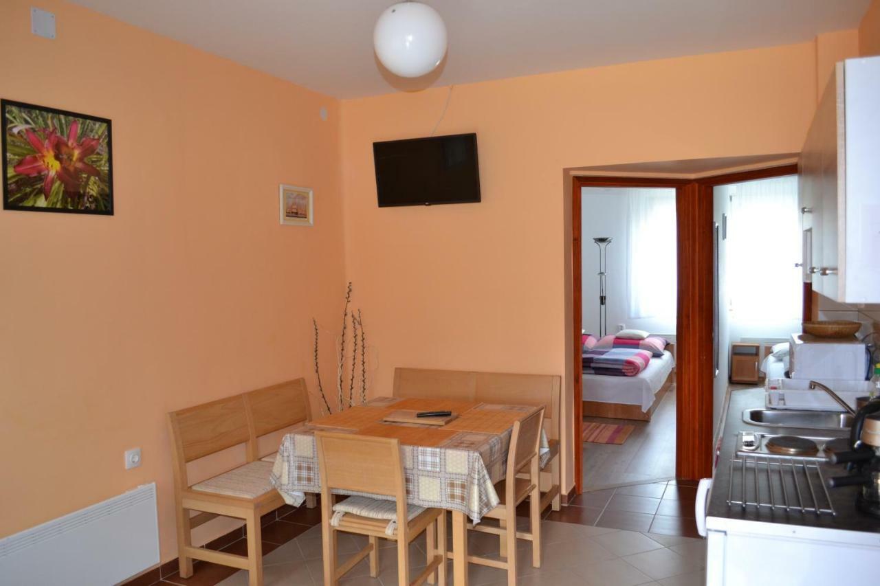 Liliom Apartman Gyula Zewnętrze zdjęcie