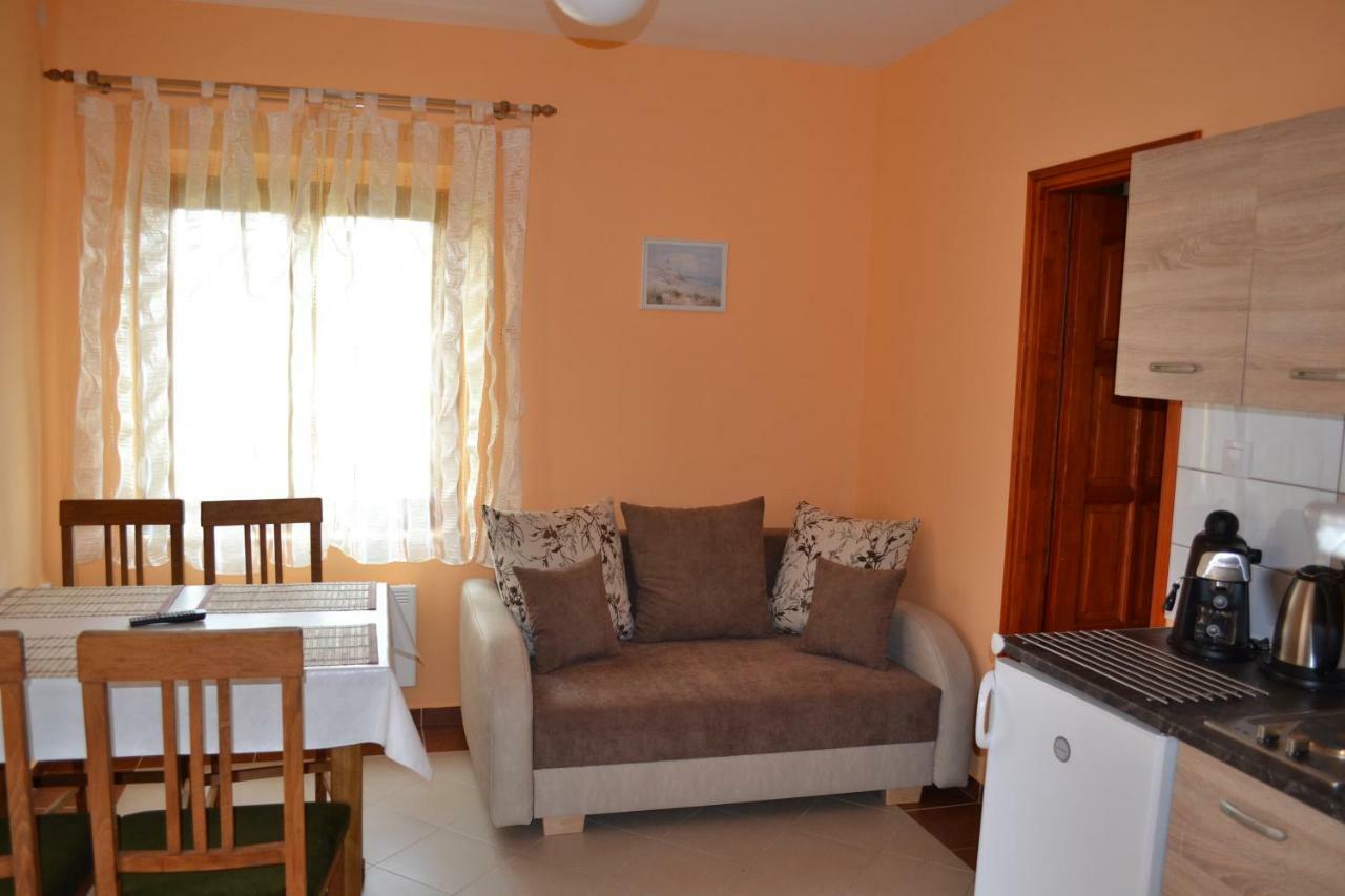 Liliom Apartman Gyula Zewnętrze zdjęcie