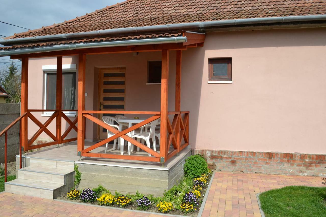 Liliom Apartman Gyula Zewnętrze zdjęcie