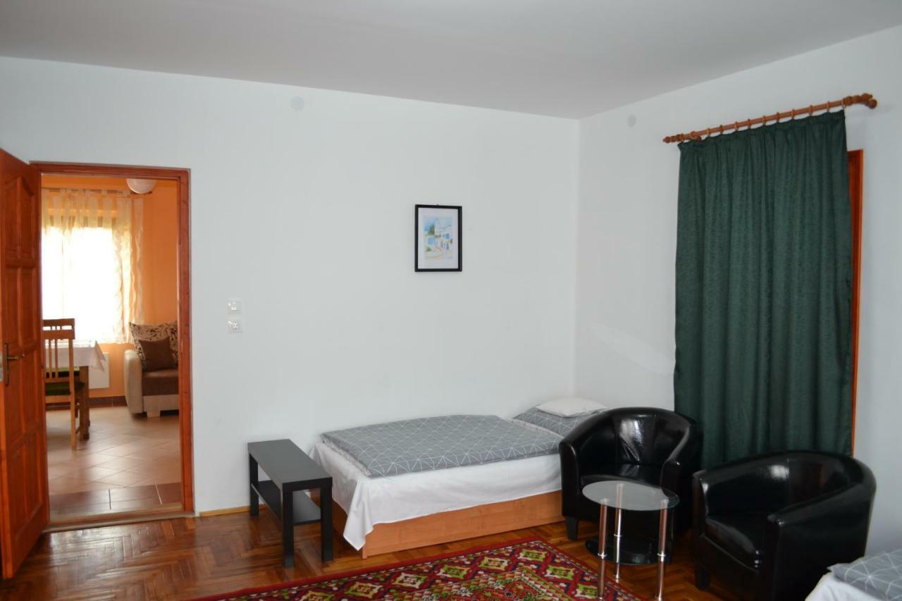 Liliom Apartman Gyula Zewnętrze zdjęcie