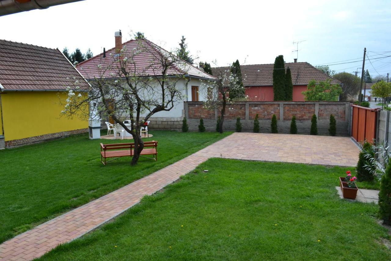 Liliom Apartman Gyula Zewnętrze zdjęcie