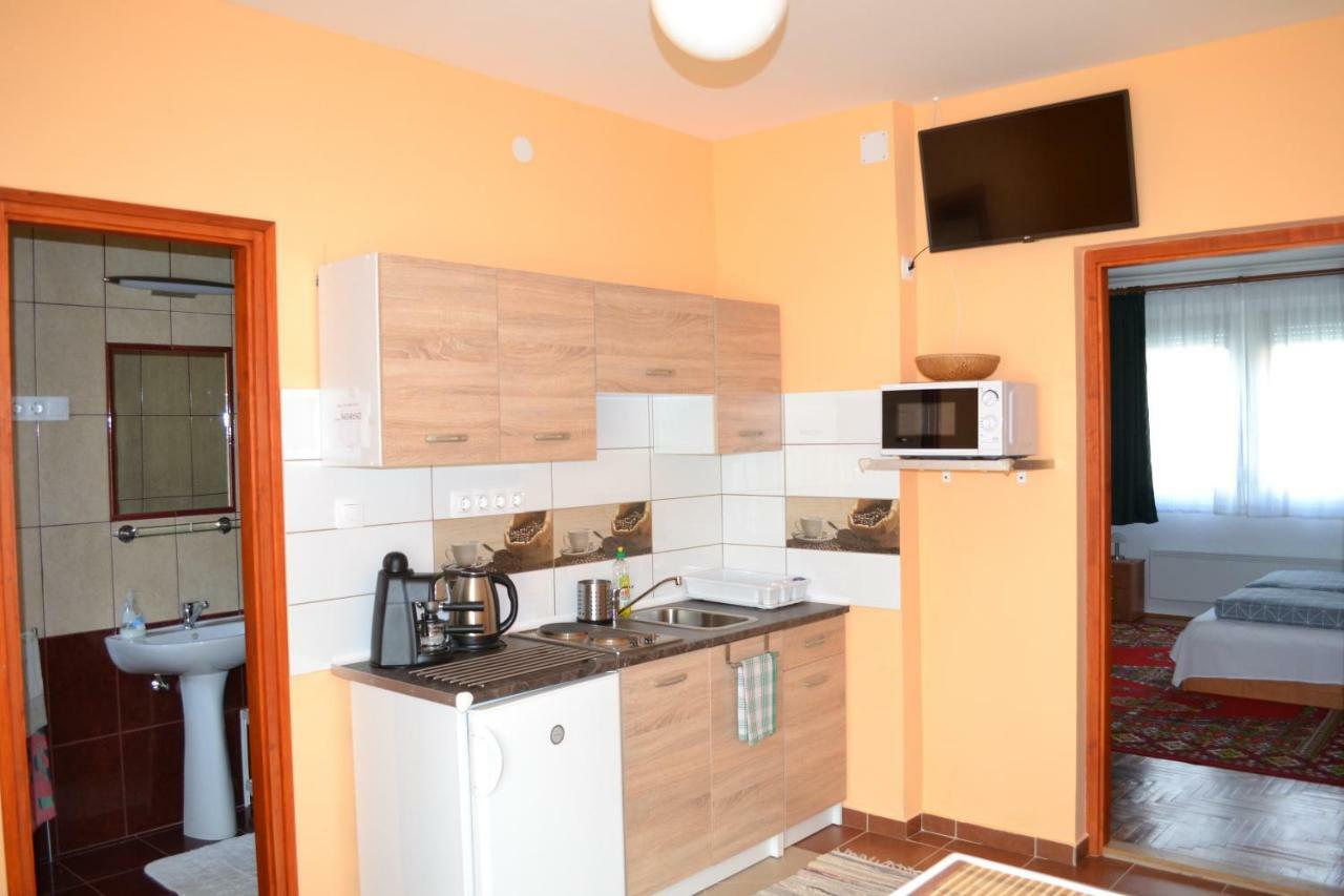 Liliom Apartman Gyula Zewnętrze zdjęcie